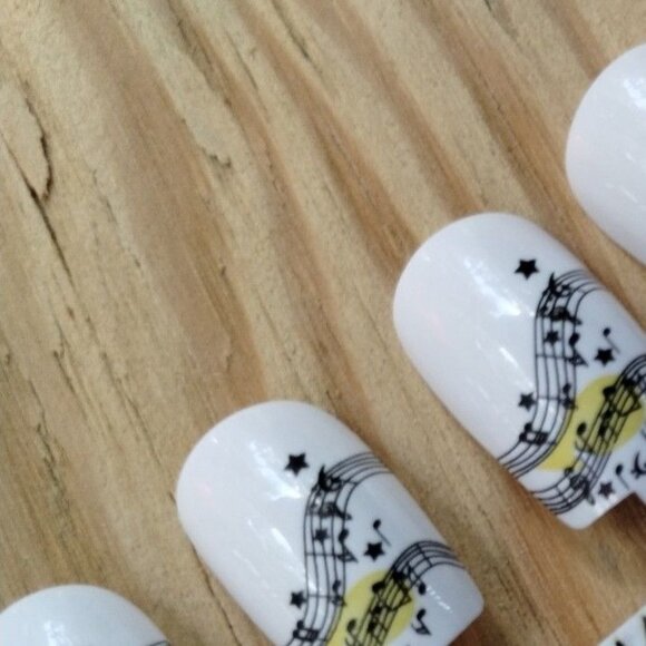 Press On Music Notes White Black Nails - Picture 3 of 5
